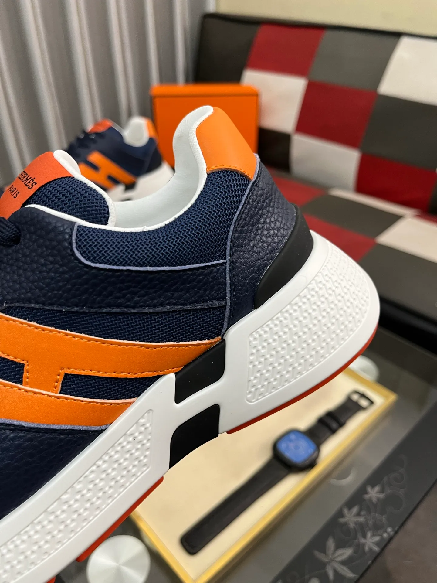 Men's shoes 💰540⌚️⌚️HERMES/Hermès Hugo thick-soled sneakers, casual men's shoes, these sneakers are made of imported first-layer cowhide leather and breathable mesh design. The contrasting color design creates a dynamic and modern shape. The front end of the toe is decorated with natural-color rubber inlays, which is novel and fashionable. The texture is incomparable, with cowhide lining and cowhide foot pads, the upper foot is comfortable and breathable, and the rubber sole is decorated with geometric patterns and iconic "H" details. A very personal one! Size: 38-44